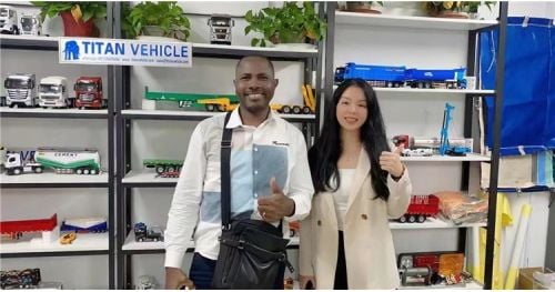 Zimbabwe Customer Buying 2025 New Style 60 Ton Side Wall Trailer 